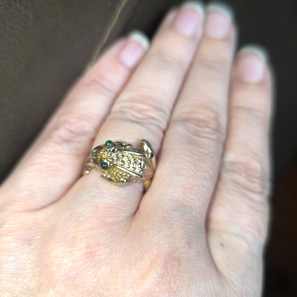 Natural Emeralds Yellow Gold Plated Solid White Gold Frog Ring - Picture 8 of 17